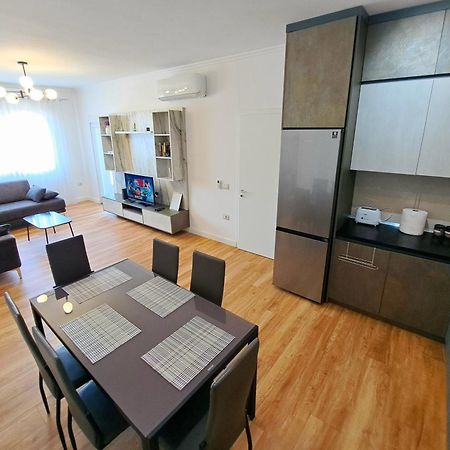 Pazari Luxury Central Apartment Tirana Bagian luar foto